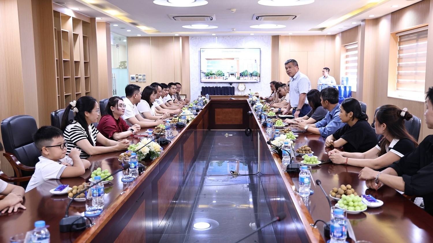 Tổng Giám đốc Cao Văn Tĩnh phát biểu chào mừng đoàn